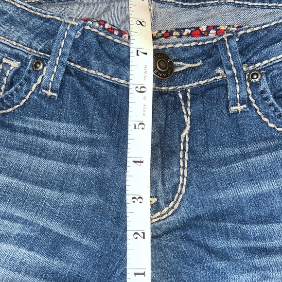 VIGOSS bootcut, low rise jeans. V back pockets. Size 26 - Picture 14 of 14
